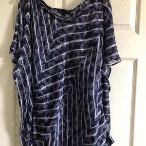 Banana Republic navy/white patterned top